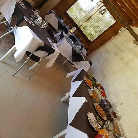 לינה וארוחת בוקר Mariano 3*